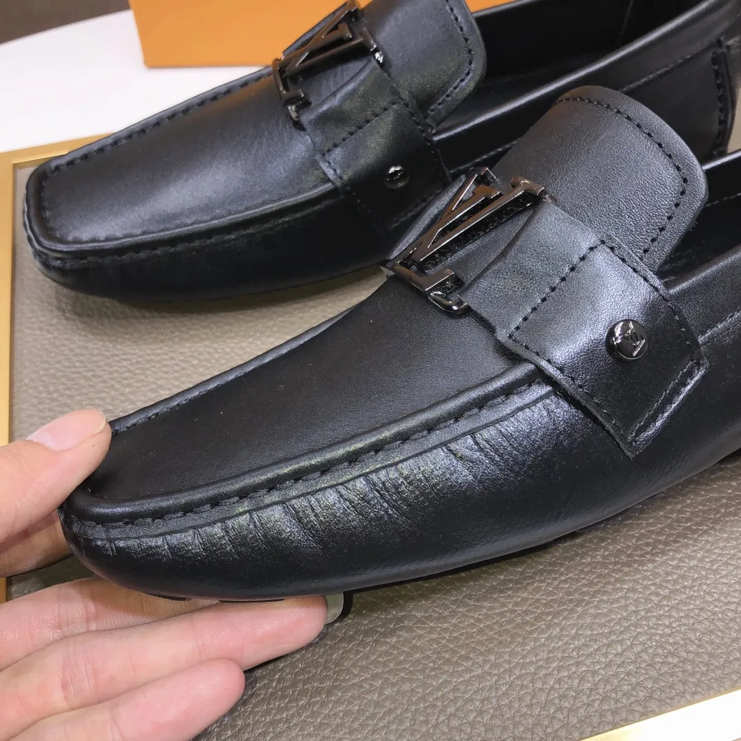 Men's men's shoes 💰420💰 [LV Doudou shoes] (water-dyed cowhide lining) new model is on the market, available on the official website. The new Doudou shoes are processed into single-color materials, and the uppers are made of imported cowhide material. The body of the shoe is fully hemmed with mark thread, and is lined with imported original cowhide leather. The elegant shoe shape is super suitable for all-matching, and the size is 38-44.